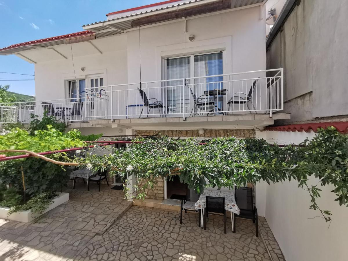 Studio Apartments Jasminka Selce Exterior foto
