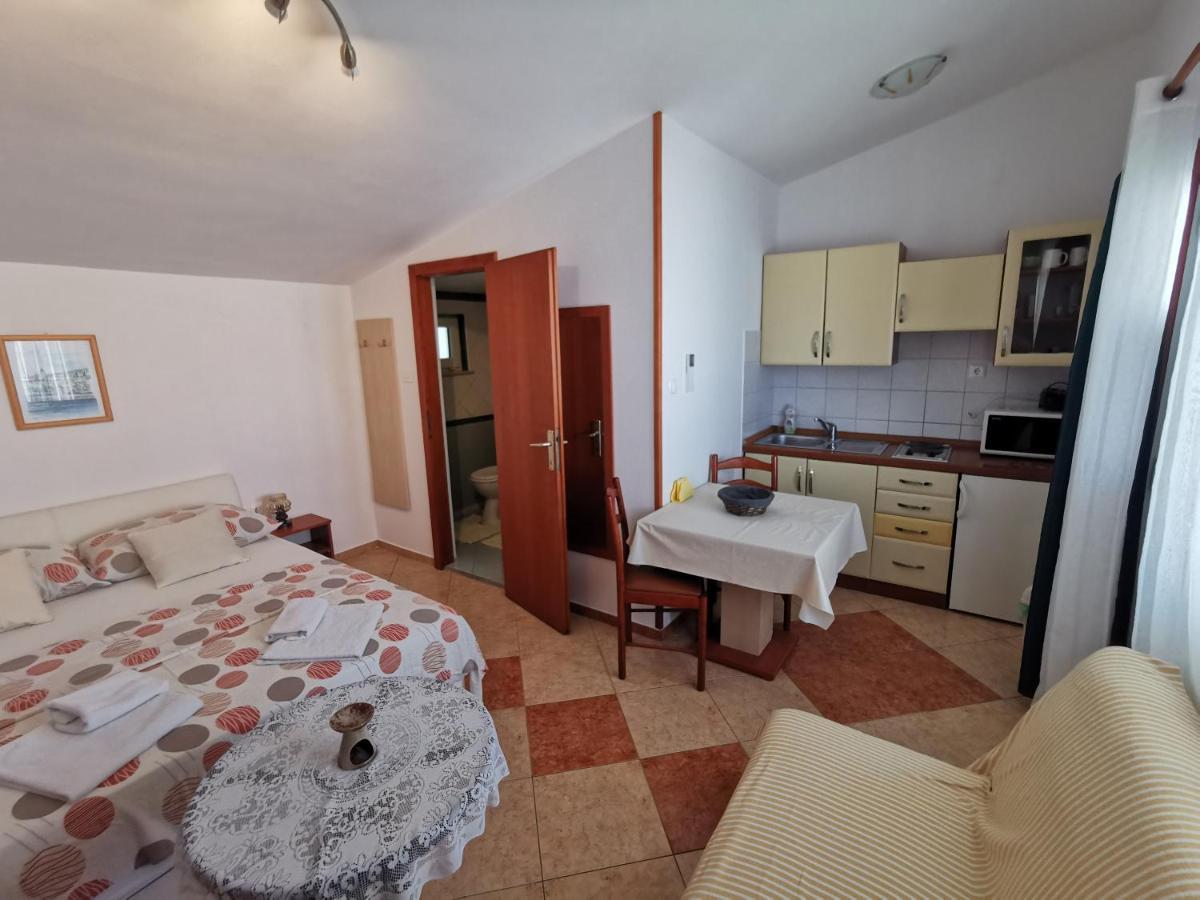 Studio Apartments Jasminka Selce Exterior foto