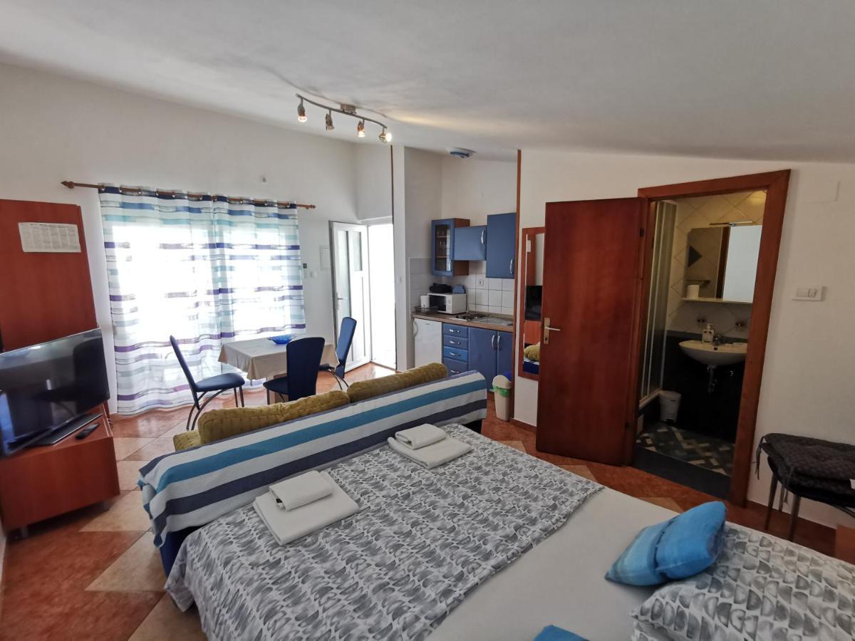 Studio Apartments Jasminka Selce Exterior foto