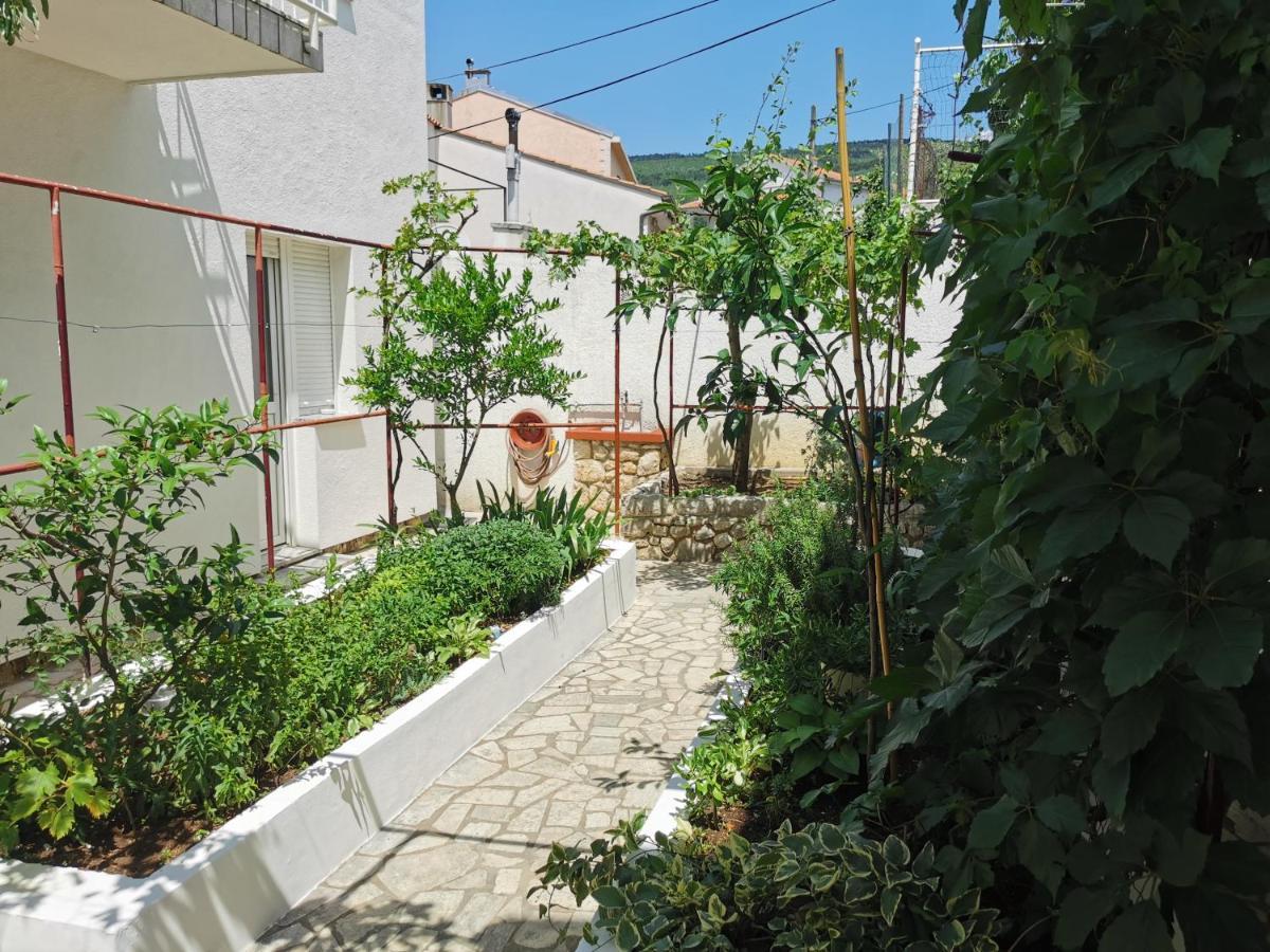 Studio Apartments Jasminka Selce Exterior foto