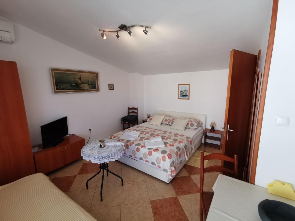 Studio Apartments Jasminka Selce Exterior foto