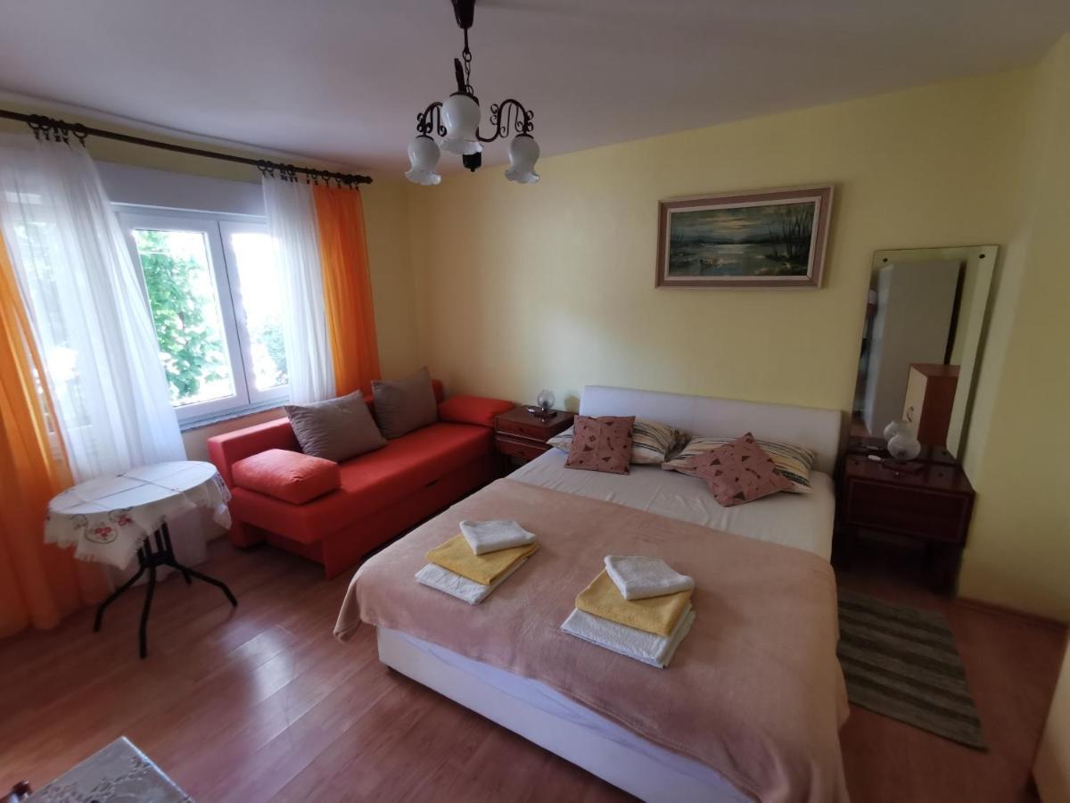 Studio Apartments Jasminka Selce Exterior foto